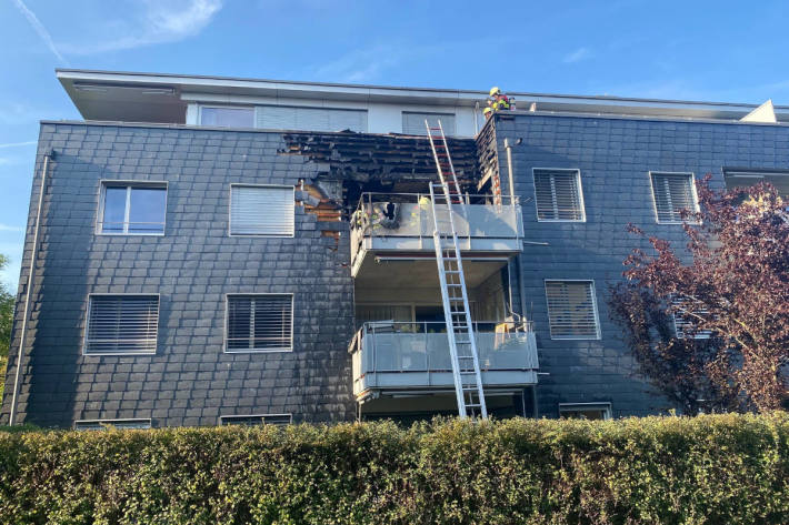 Grillbrand auf Balkon richtet hohen Schaden an