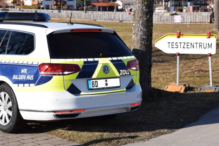 Symbolfoto: Zoll - FKS kontrolliert COVID-Testzentren