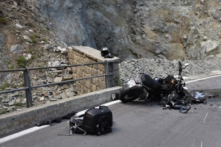 In Curaglia ist ein Motorradfahrer tödlich verunglückt.