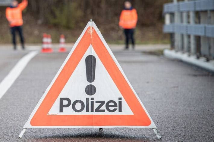 Die Polizei hat fünf Personen den Führerschein abgenommen (Symbolbild)