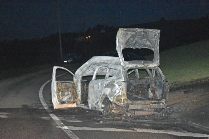 Mit gestohlenem Auto Unfall verursachte und geflüchtet