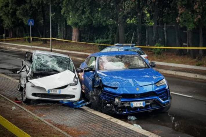 Beim schrecklichen Unfall gestern in einem Vorort von Rom ist ein Kind gestorben.