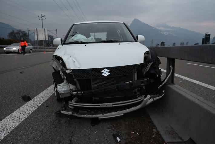 Zwei Verletzte bei Verkehrsunfall auf der A13