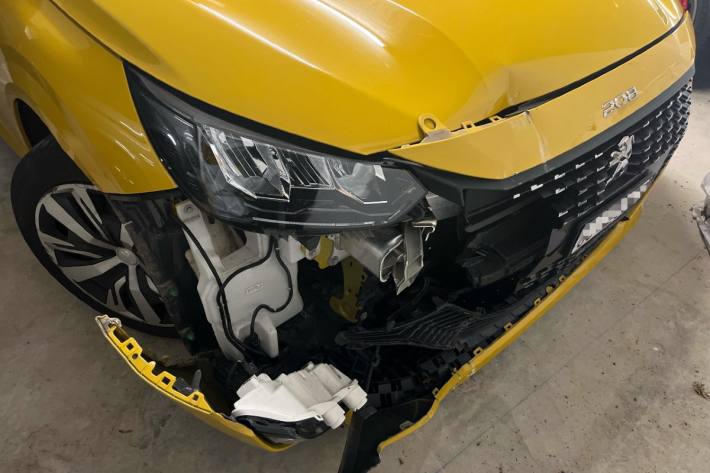 Die Unfallfahrerin machte sich aus dem Staub.