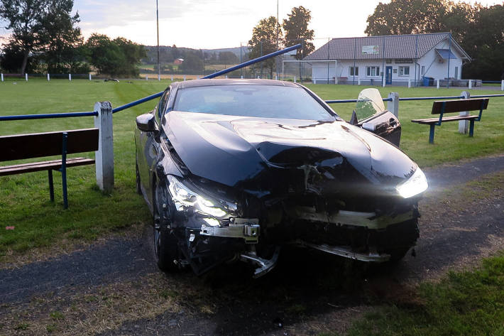 Unfall mit BMW gebaut und abgehauen in Hungen