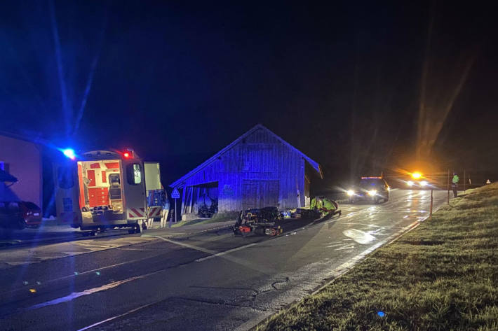 Der Motorradlenker musste von der REGA geborgen werden.