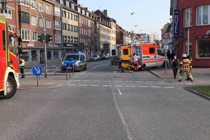 Kollision zwischen Motorrad und Radfahrerin in Bremerhaven