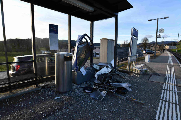 Gesprengter Ticketautomat in Lütisburg Station