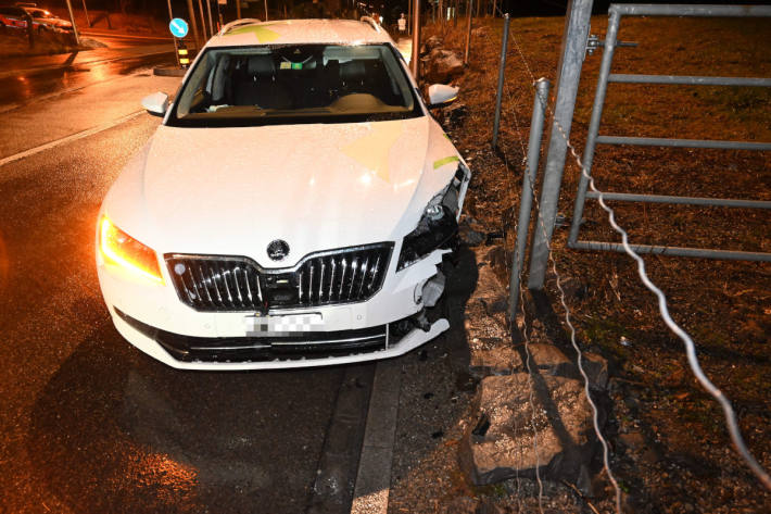 Am Skoda entstand bei der Kollision Sachschaden.