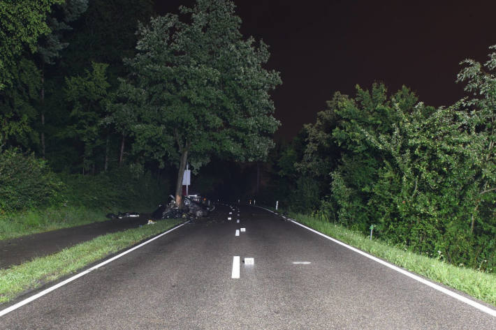  Lenker nach Verkehrsunfall bei Kloten verstorben