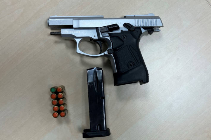 Der 25-Jährige wollte die Jugendlichen mit einer Schreckschusswaffe bedrohen.