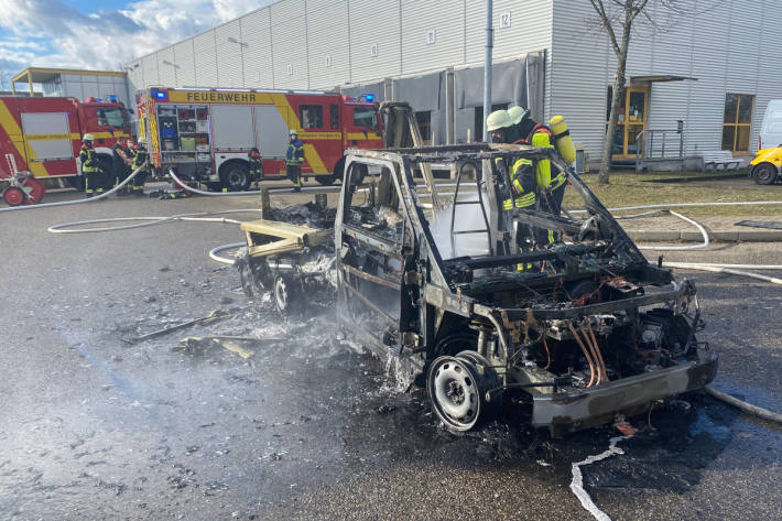 Elektro-Lieferwagen auf dem Gelände der Post in Offenburg ausgebrannt