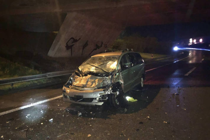 Unfallfahrzeug auf der A12 bei Matran