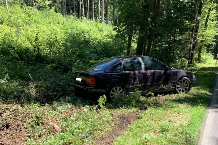 Gestern verunfallte eine Audifahrer in Uster ZH.