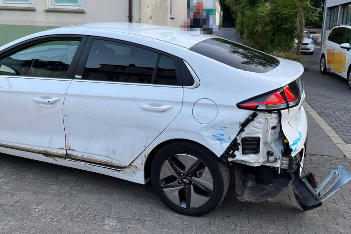 Die Autoschlüssel vom Hyundai IONIQ wurden zuvor in einem Geschäft gestohlen.