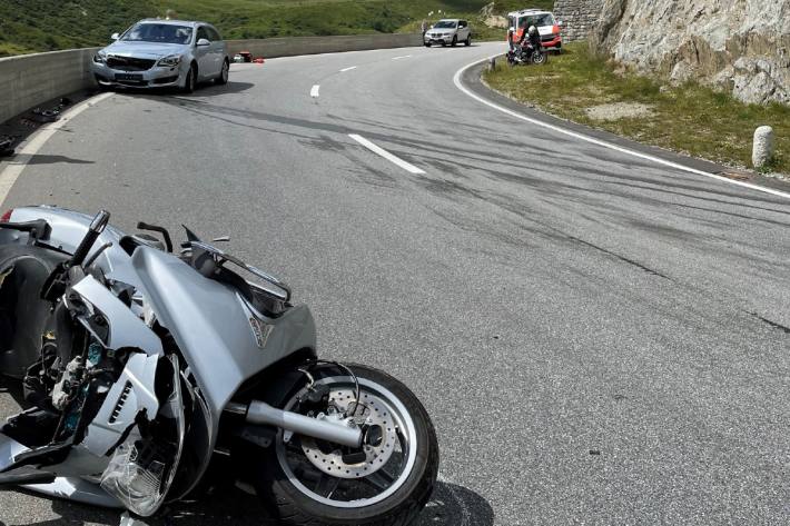 Ein schwerer Verkehrsunfall hat sich heute auf der Oberalppassstrasse ereignet.