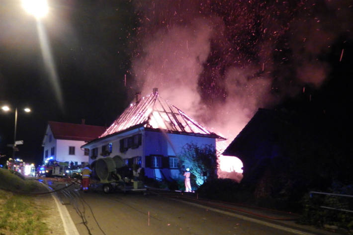 Beim Brand in Niederneunforn entstand hoher Sachschaden.