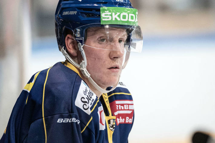 Chris Egli nach Ambri.