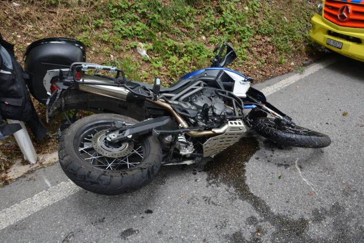 verunfalltes Motorrad auf der Fridaustrasse in Egerkingen