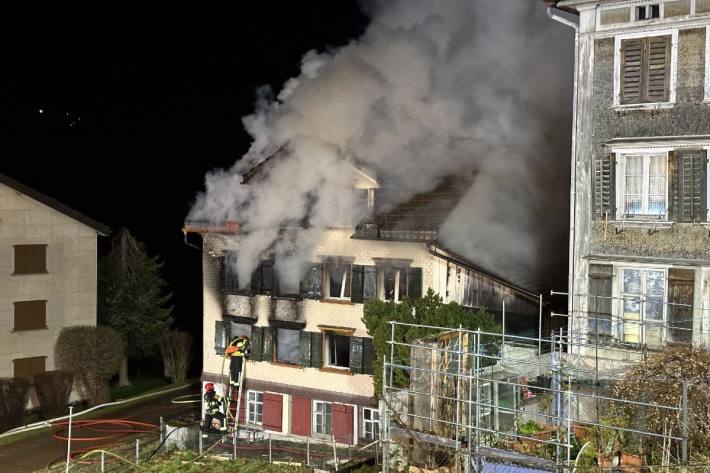 In Herisau AR brannte ein Wohnhaus.