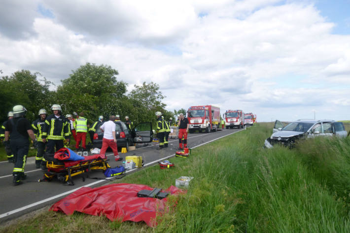 Beide Fahrzeuge erlitten Totalschaden.