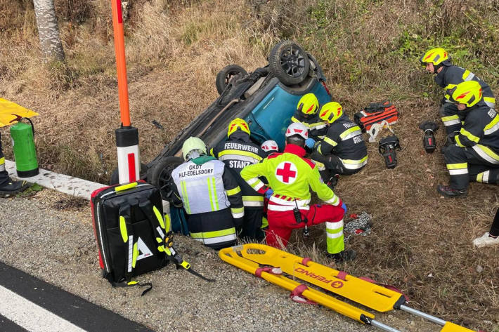 Ein Lkw-Lenker leistete sofort Erste Hilfe. 