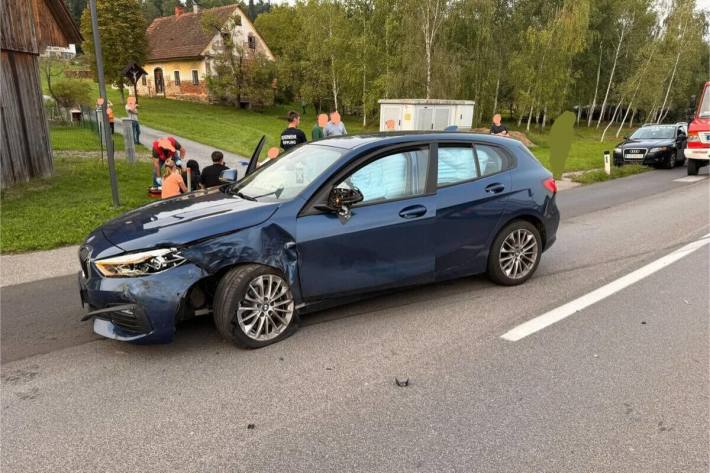 Feuerwehr, Rettung und Polizei sicherten die Unfallstelle auf der B70