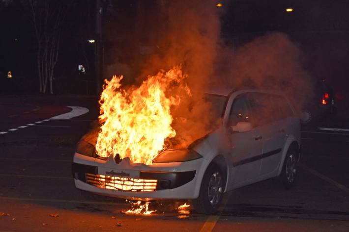 Auf der Autobahn A2 fing das Auto Feuer.