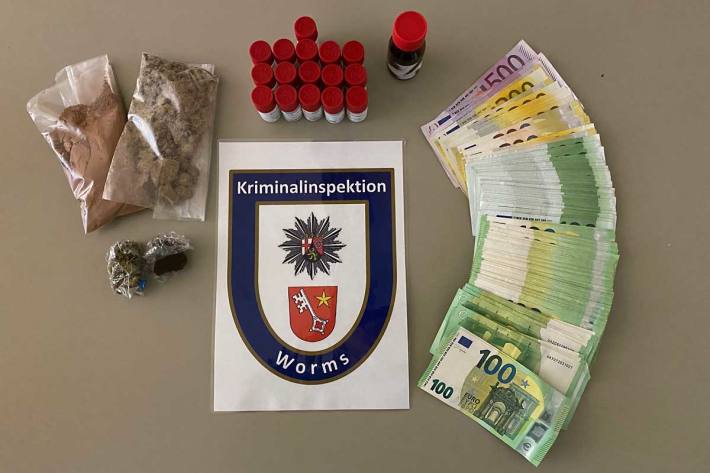 Gegen den Mann wurde in Worms ein Ermittlungsverfahren wegen Handels und Besitz von Heroin in nicht geringer Menge eingeleitet