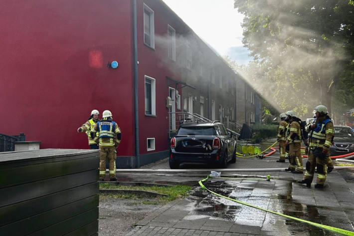Nach einer Verpuffung breitete sich der Brand schnell auf alle Geschosse aus.