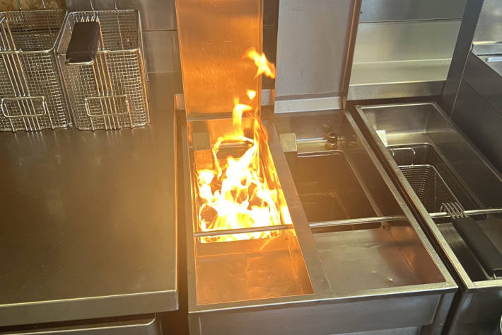 Die Fritteuse in einer Restaurantküche am Hafenplatz fing Feuer.
