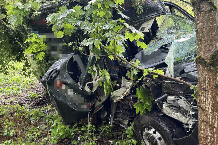 Das Auto wurde völlig demoliert