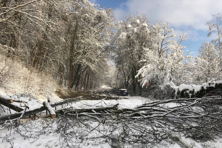 Wintereinbruch sorgt für Chaos auf den Straßen