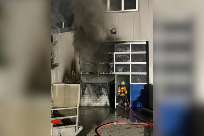 Brand in Industriegebäude