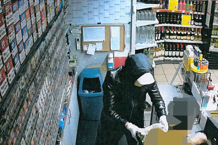 Fahndung nach Tankstellen-Räuber aus Lüdenscheid