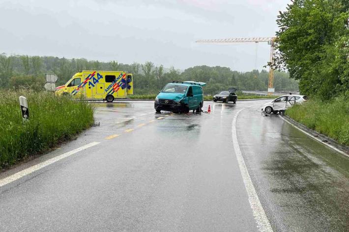 Zwei Fahrzeuge wurden abgeschleppt