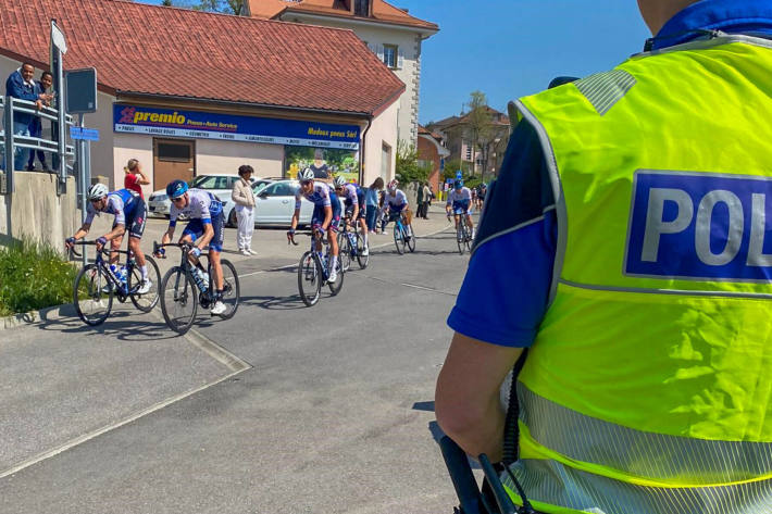 Verkehrsbehinderungen im Kanton Freiburg und auf der A12 in Düdingen