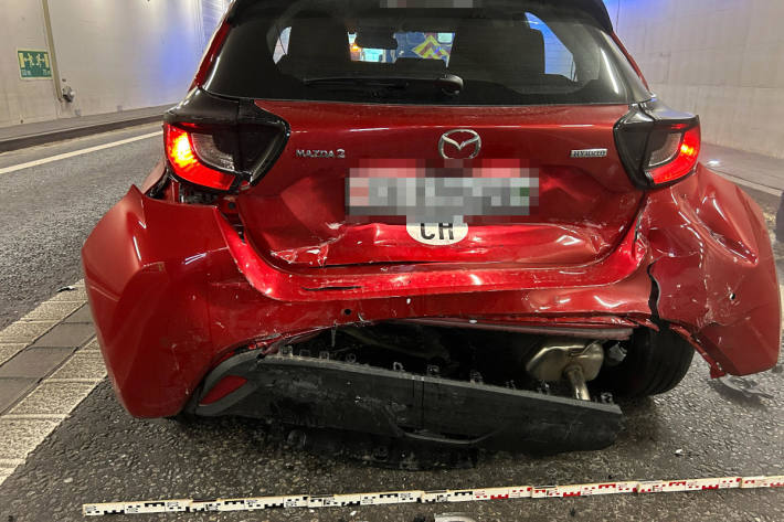 Bei der Auffahrkollision waren insgesamt drei Autos involviert.