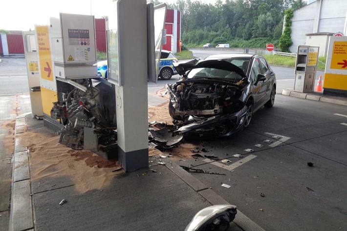 Unfall auf Tankstelle in Bochum