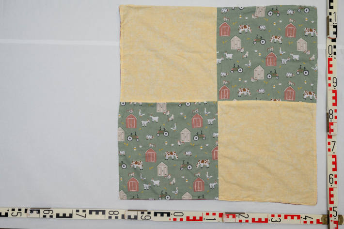 Dieses Tuch wurde beim Baby gefunden.