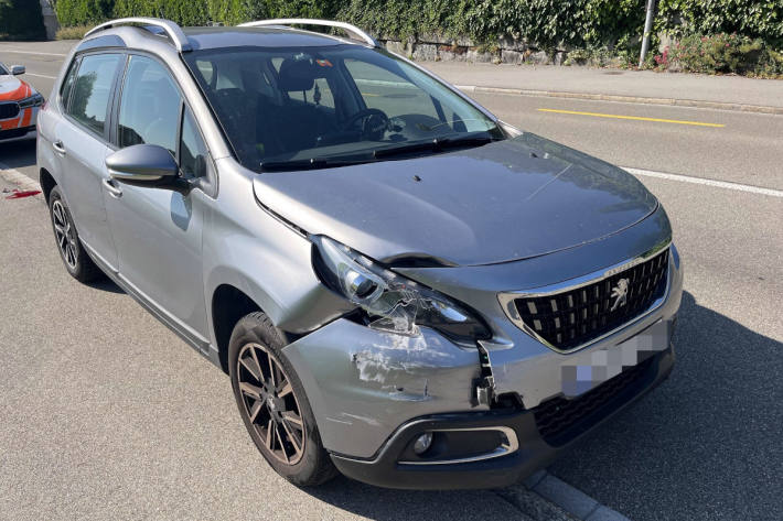 Am Fahrzeug entstand ein Sachschaden von mehreren tausend Franken.