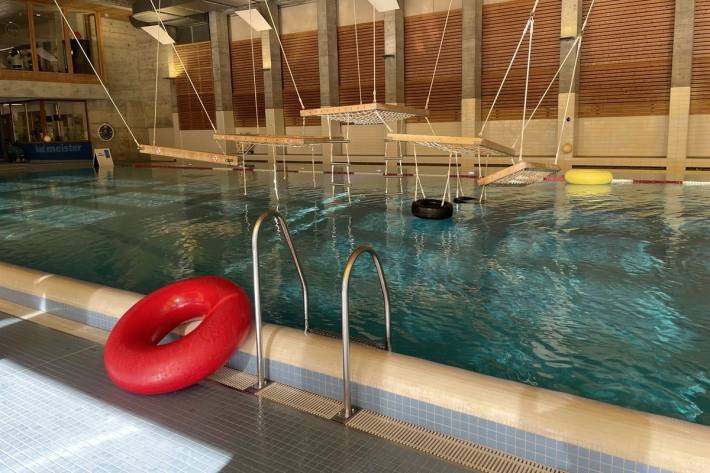 Unfall im Hallenbad
