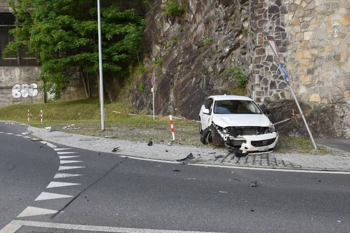 Der Volvo wurde einfach so an der Unfallstelle hinterlassen