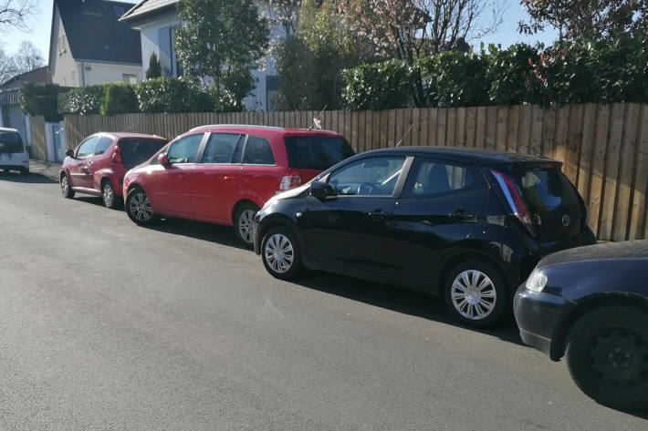 Gas und Bremse verwechselt - Hoher Sachschaden bei Verkehrsunfall