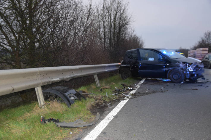 Kollision mit Schutzplanke