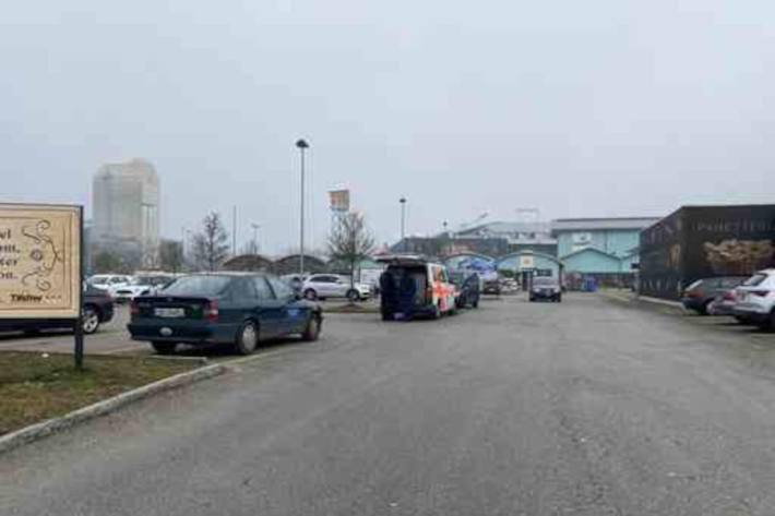 Zeugenaufruf zu Verkehrsunfall auf Parkplatz in Schaffhausen