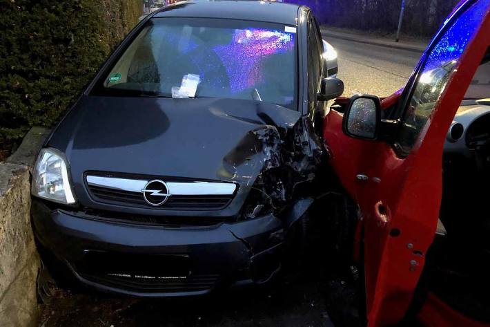 An beiden Fahrzeug entstand in Landau durch den Unfall wirtschaftlicher Totalschaden