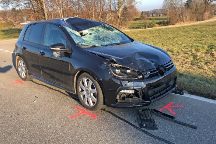 Beim tragischen Aufprall wurde das Auto massiv beschädigt.