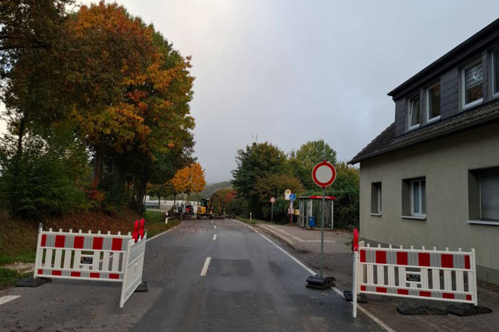 Ein Unbekannter hatte das Verbotsschild verdreht.