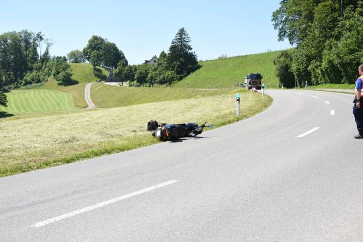 Beim Unfall in Ermenswil SG verletzte sich gestern der 61-jährige Rollerfahrer.